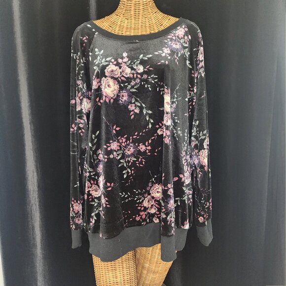 Torrid Black with Pink Floral Print, Velvet Like, Sweatshirt Size 1 TORRID (1X) - Picture 2 of 10